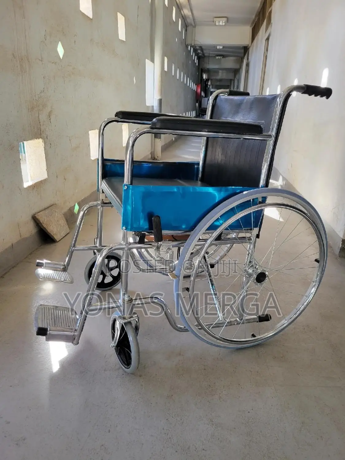 Folding Toilet Wheelchair麤松chrome Plated - Weight Capacity - 150 KGS