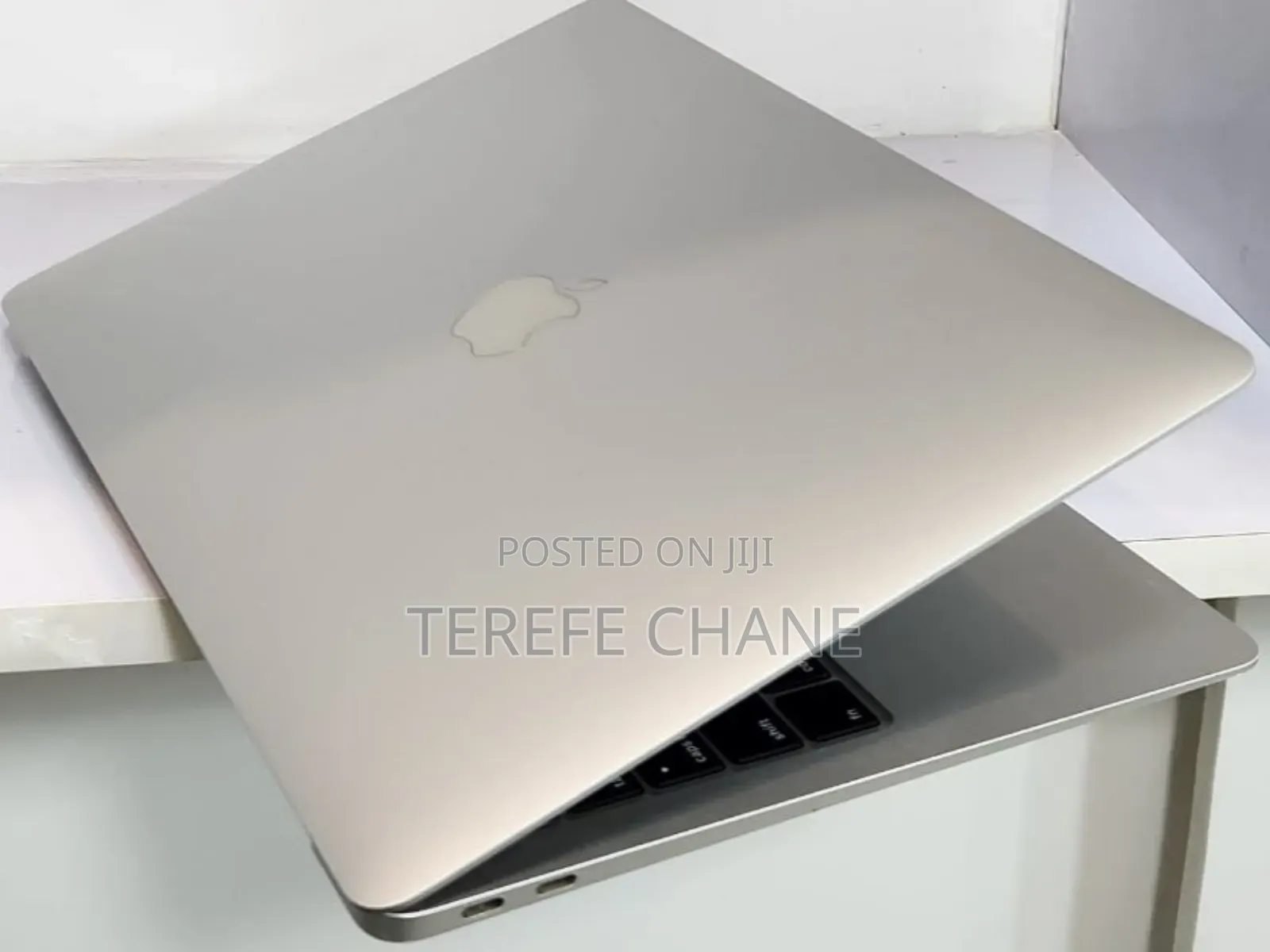 New Laptop Apple MacBook 2020 8GB Intel Core I3 SSD 256GB