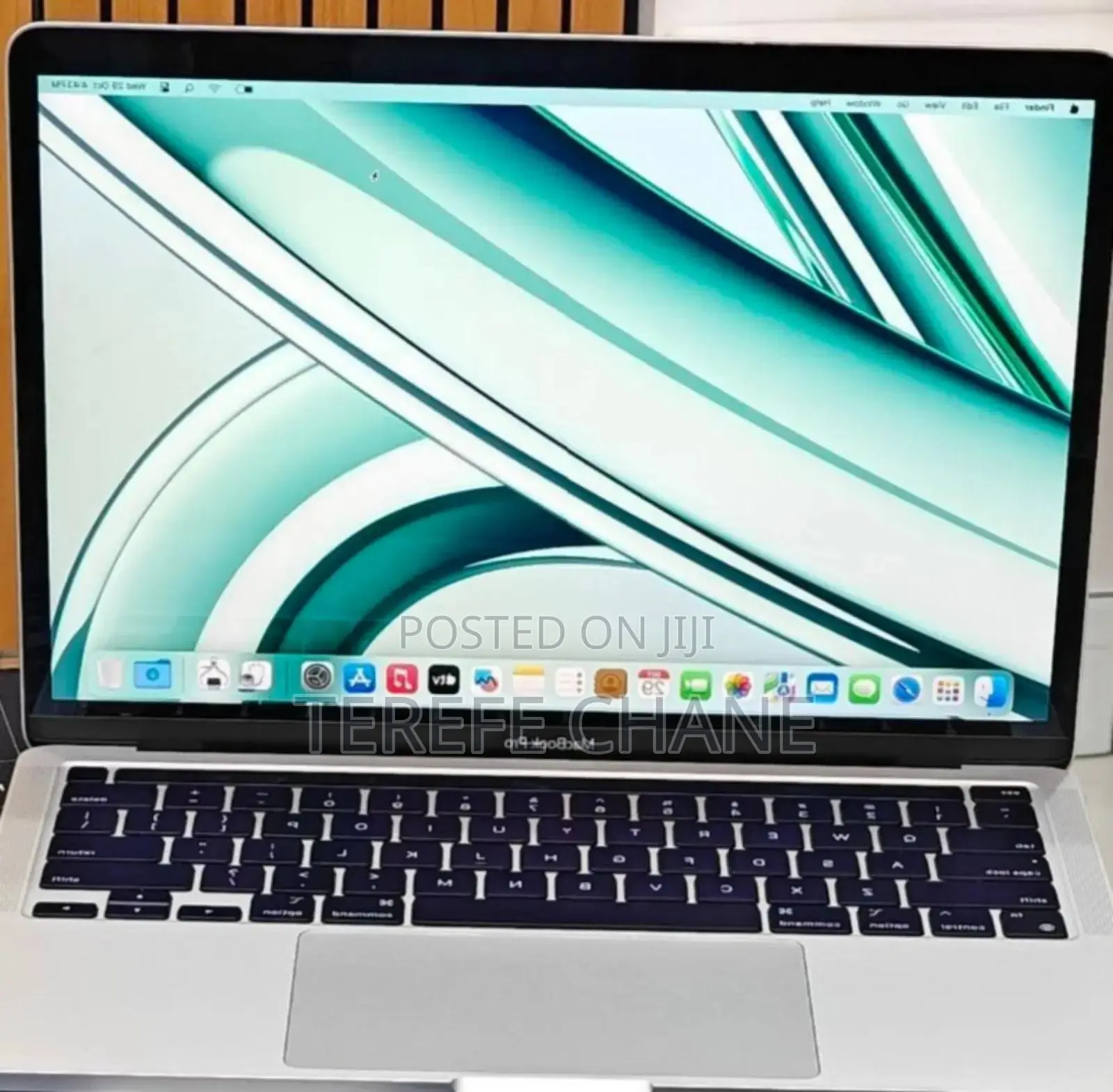 New Laptop Apple MacBook Pro 2022 M2 8GB Intel Core i5 SSD 256GB