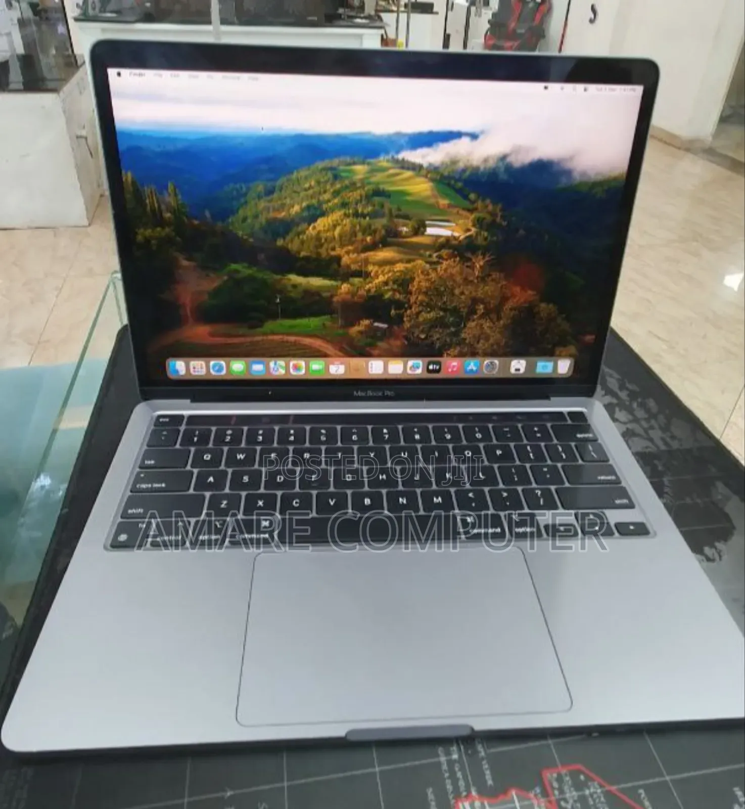 New Laptop Apple MacBook Pro 2022 M2 8GB Apple M2 SSD 256GB