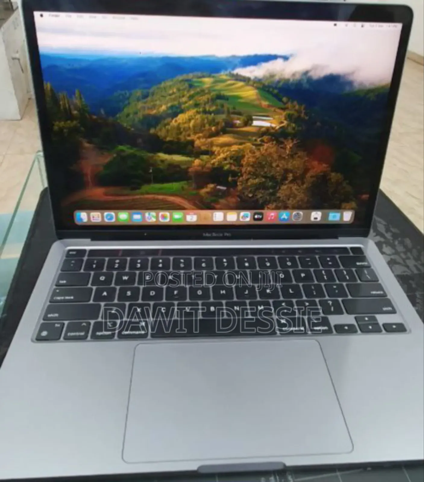 New Laptop Apple MacBook Pro 2022 M2 8GB Apple M2 SSD 256GB