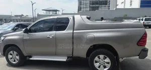 Toyota Hilux 2020 Gray