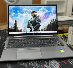 New Laptop HP ZBook Firefly G8 16GB Intel Core I7 SSD 512GB