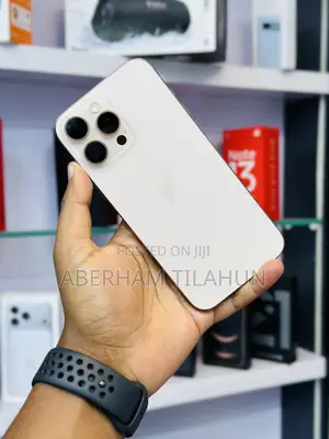 Photo - Apple iPhone 16 Pro Max 256 GB Gold