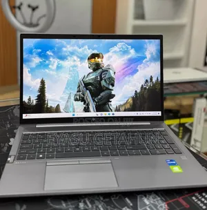 New Laptop HP ZBook Firefly G8 16GB Intel Core I7 SSD 512GB