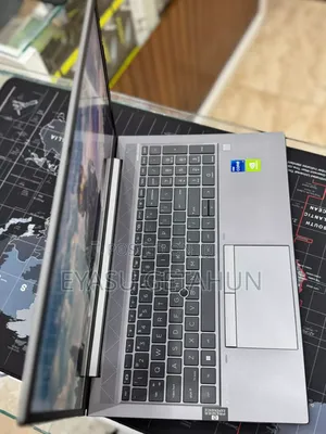 New Laptop HP ZBook Firefly G8 16GB Intel Core I7 SSD 512GB