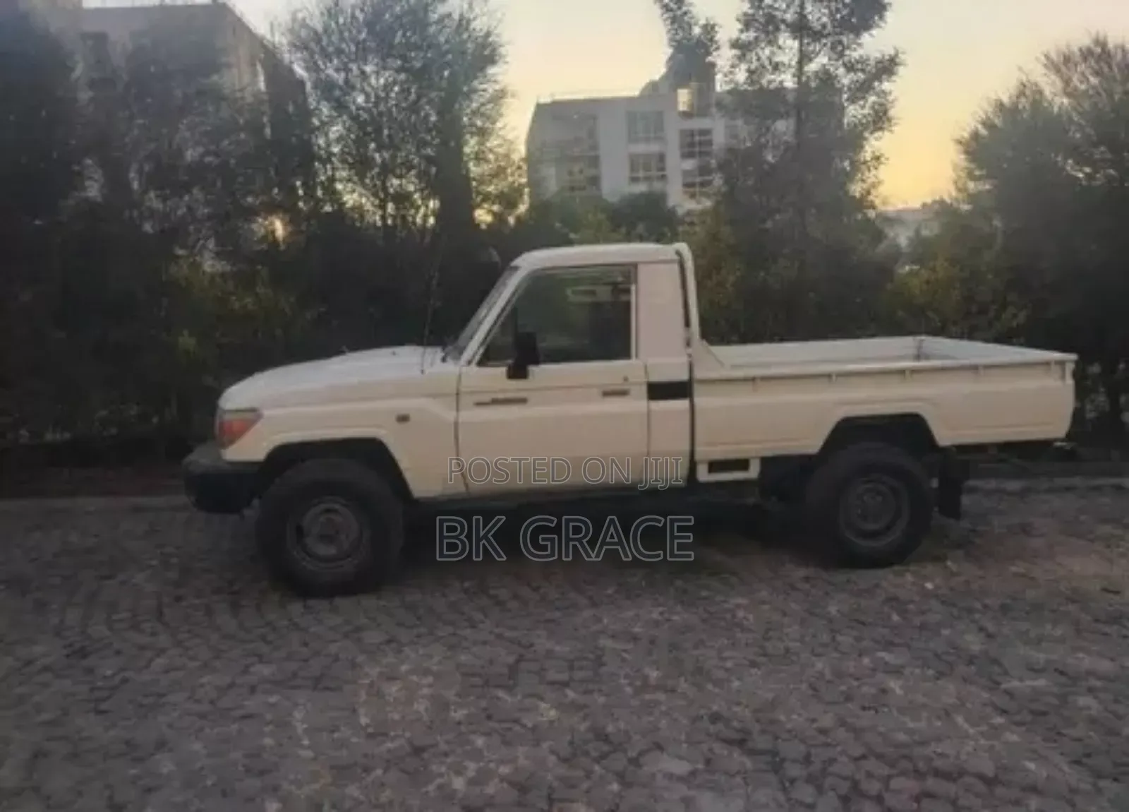 Toyota Land Cruiser 2011 White