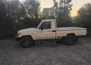 Toyota Land Cruiser 2011 White