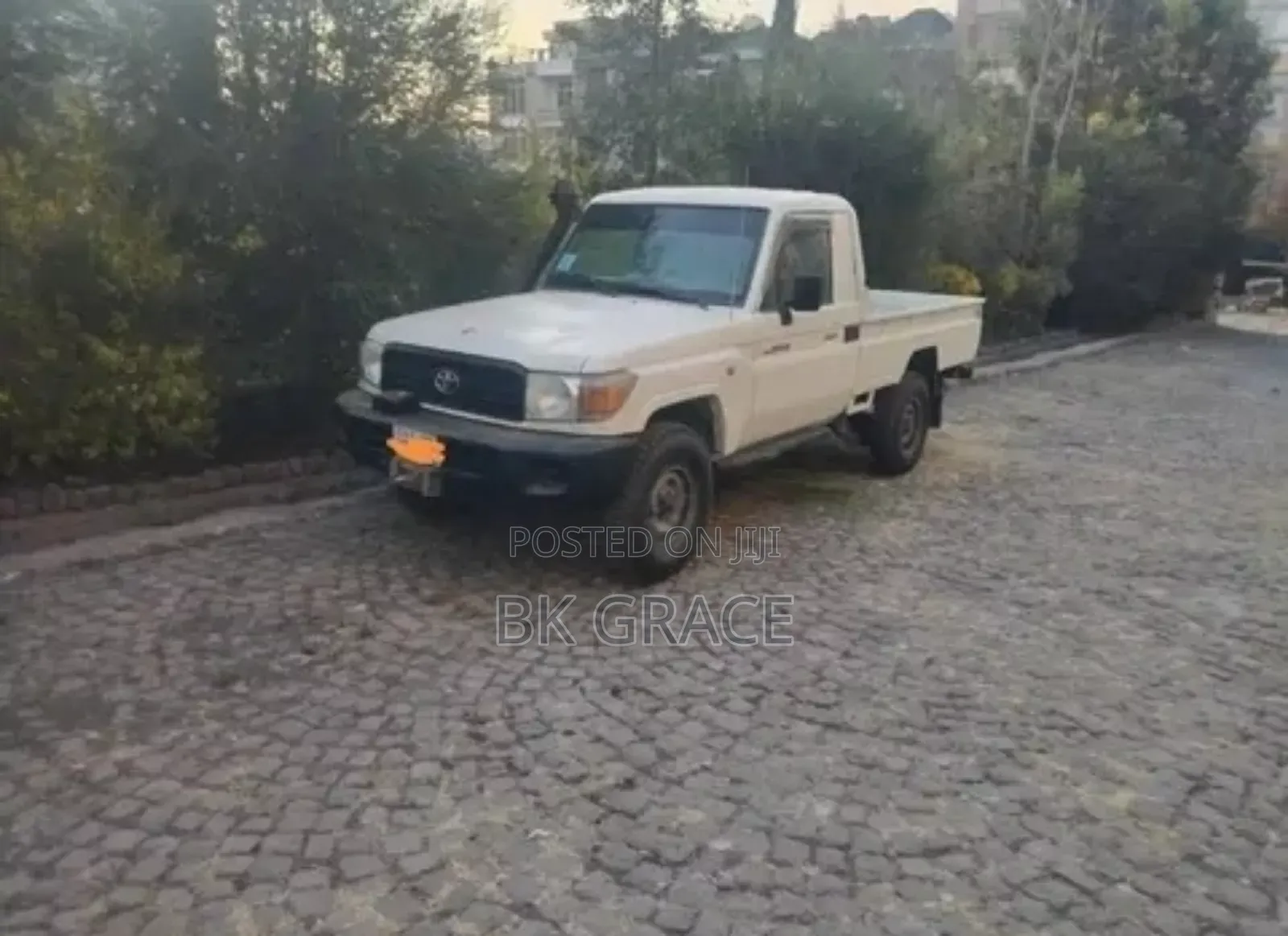 Toyota Land Cruiser 2011 White