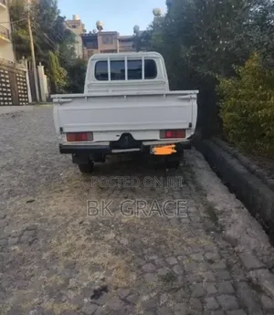 Toyota Land Cruiser 2011 White