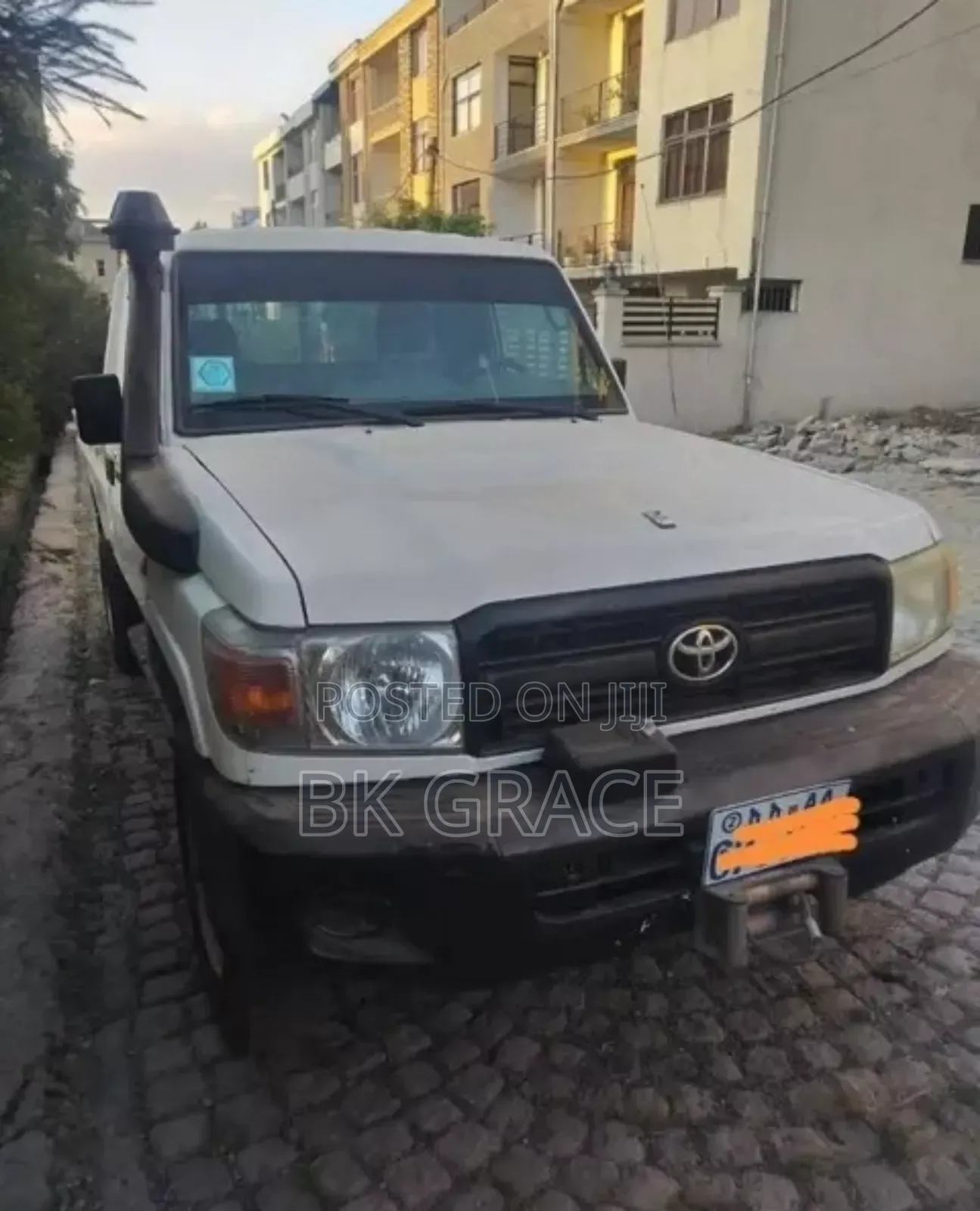 Toyota Land Cruiser 2011 White