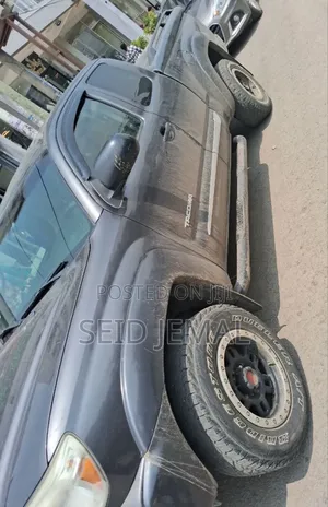 Toyota Hilux 2013 Gray