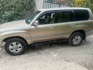 Photo - Toyota Land Cruiser 2006 White