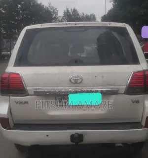 Toyota Land Cruiser 2005 White