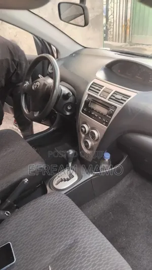 Toyota Yaris 2010 Gray