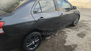 Toyota Yaris 2010 Gray