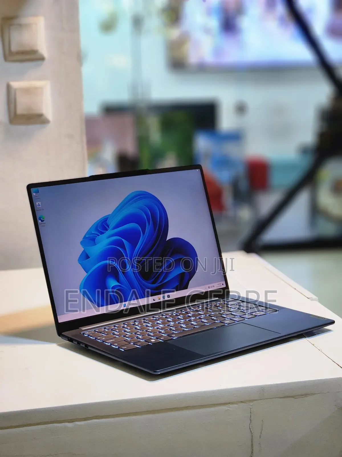 New Laptop Lenovo Yoga 7i 16GB Intel Core I7 SSD 1T