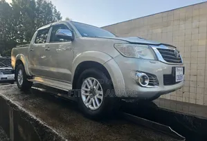 Toyota Hilux 2013 Silver