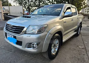 Toyota Hilux 2013 Silver
