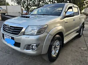Toyota Hilux 2013 Gold