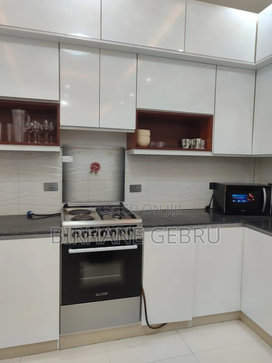 Furnished 7bdrm House in G+3 House, Bole for rent