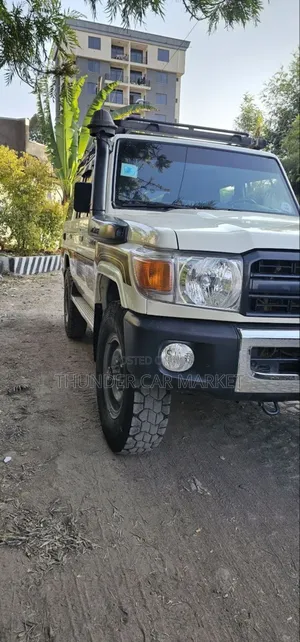 Toyota Land Cruiser 2014 White