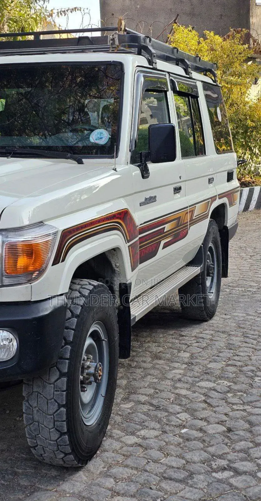 Toyota Land Cruiser 2014 White