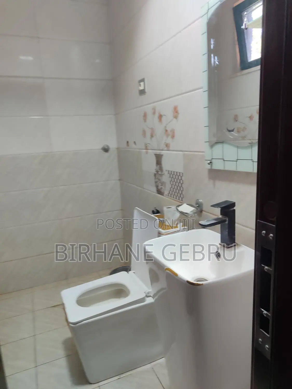 Furnished 7bdrm House in G+3 House, Bole for rent