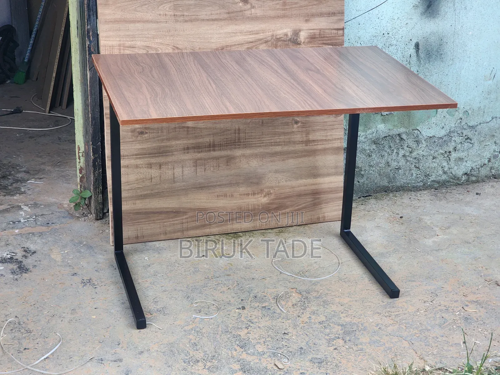 Study Table 100 × 60 Cm