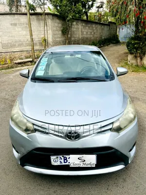 Photo - Toyota Yaris LE Hatchback 5dr 2013 Silver