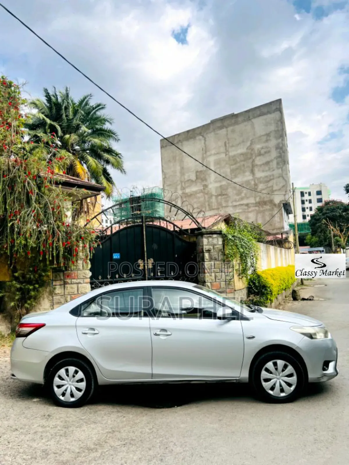 Toyota Yaris LE Hatchback 5dr 2013 Silver