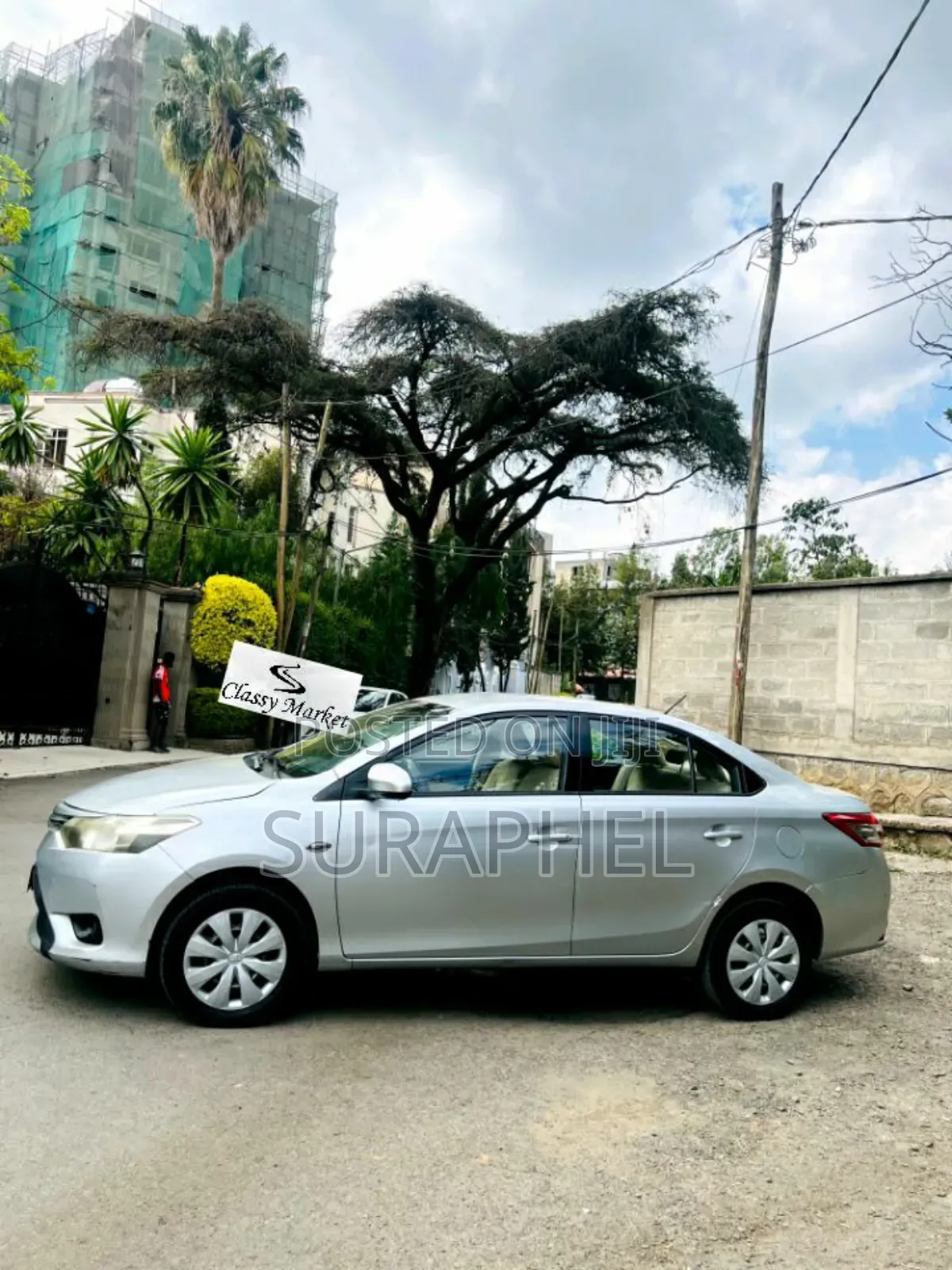 Toyota Yaris LE Hatchback 5dr 2013 Silver