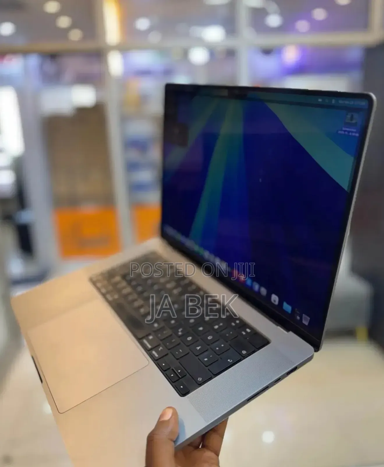 New Laptop Apple MacBook Pro M1 16GB Apple M1 Pro SSD 1T