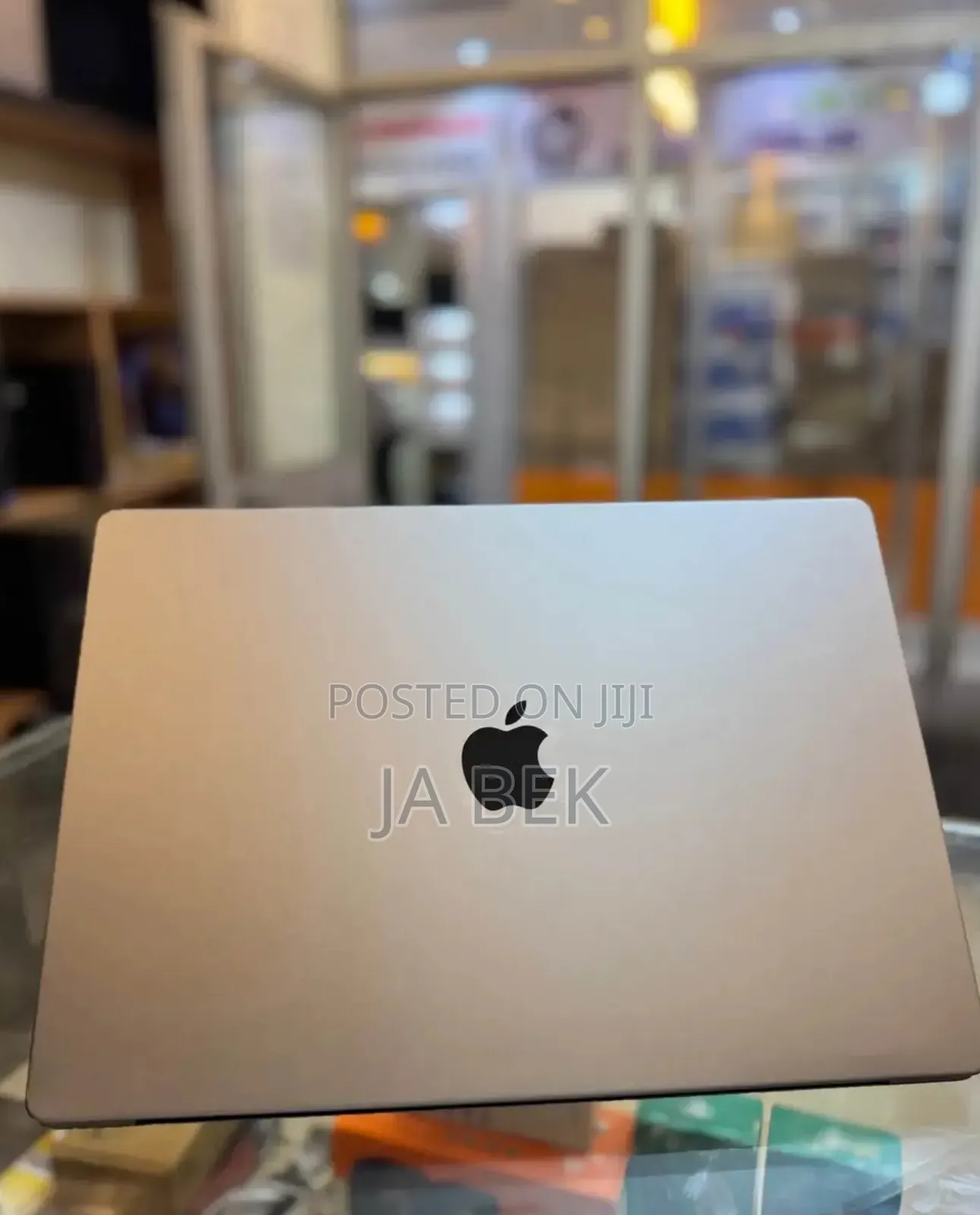 New Laptop Apple MacBook Pro M1 16GB Apple M1 Pro SSD 1T