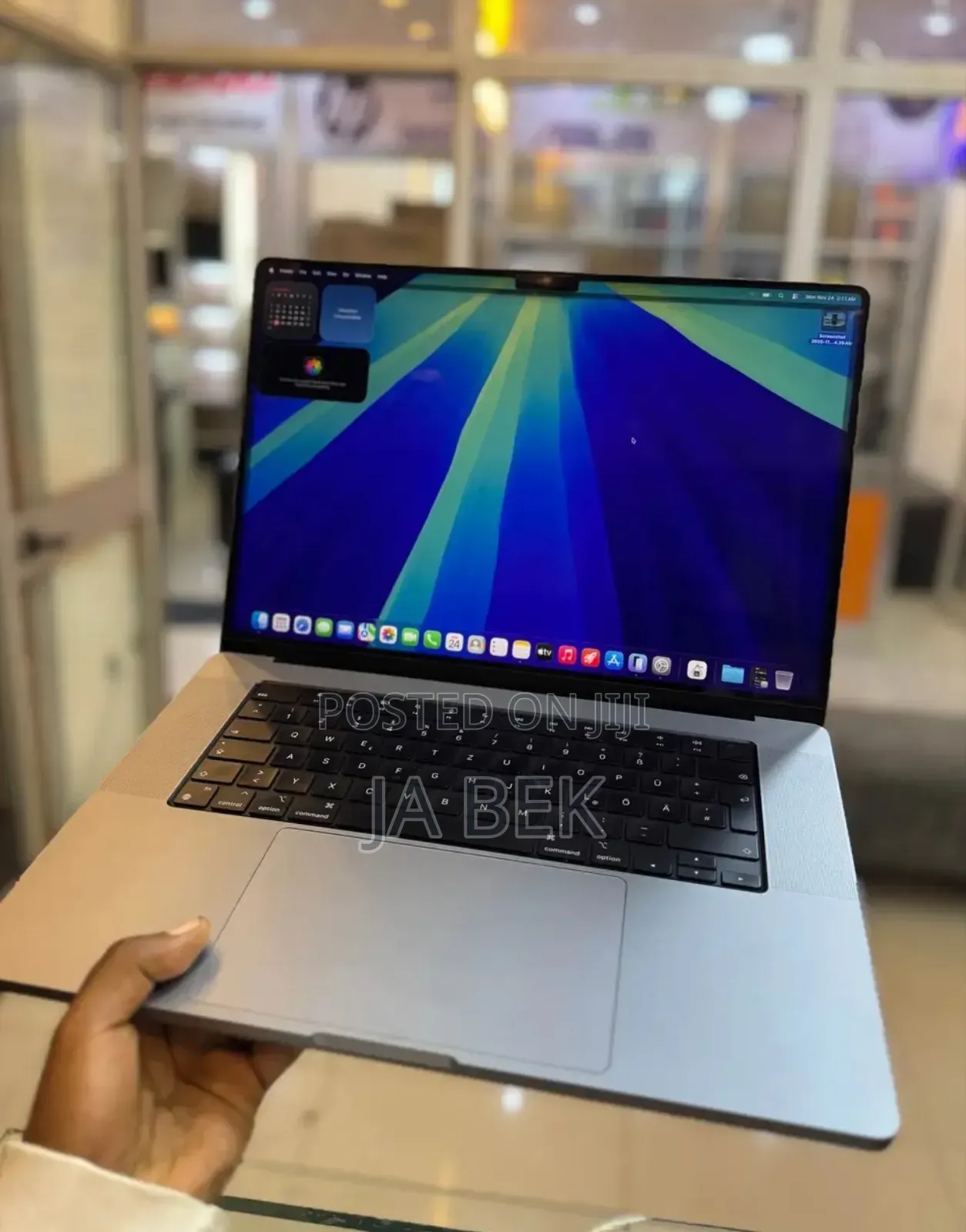 New Laptop Apple MacBook Pro M1 16GB Apple M1 Pro SSD 1T