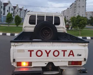 Toyota Land Cruiser 2019 White