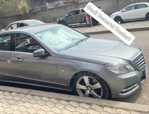 Photo - Mercedes-Benz E200 2015 Silver