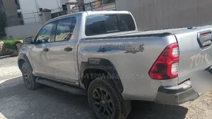 Photo - Toyota Hilux 2022 Off white
