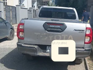 Toyota Hilux 2022 Off white
