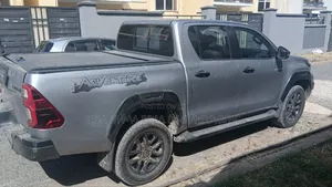 Toyota Hilux 2022 Off white