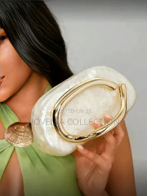 Photo - Women's Unique Shell Shape Classic Round Clutch, Elegant Shell Bag,