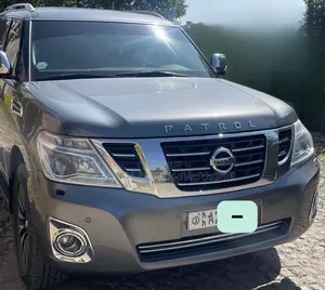 Photo - Nissan Patrol 2016 Gray