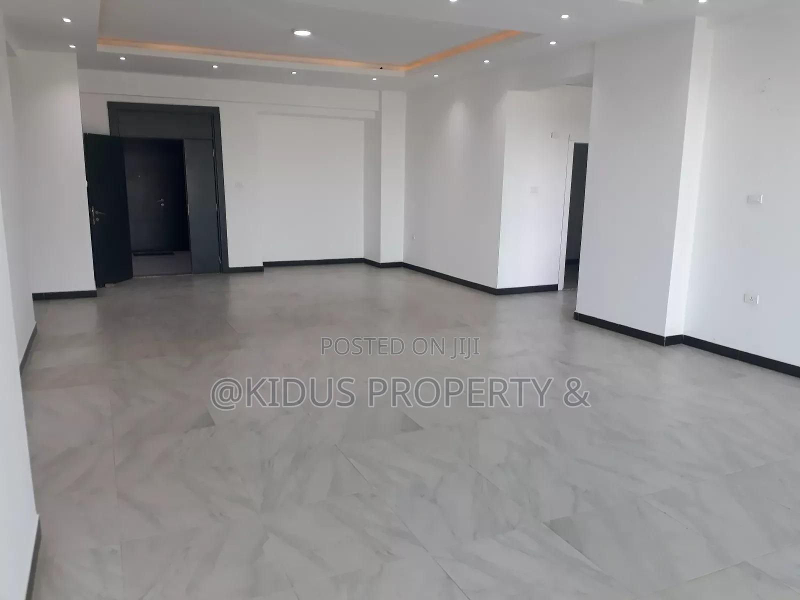 4bdrm Apartment in Lebu Medhaniyalem, Nifas Silk-Lafto for sale