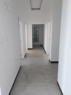 4bdrm Apartment in Lebu Medhaniyalem, Nifas Silk-Lafto for sale