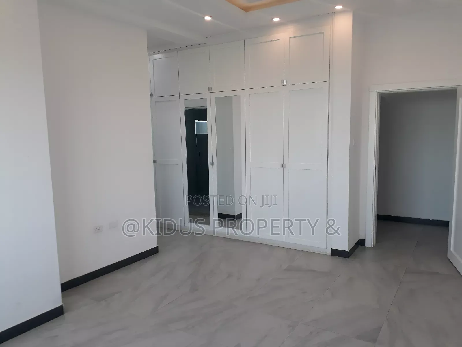 4bdrm Apartment in Lebu Medhaniyalem, Nifas Silk-Lafto for sale
