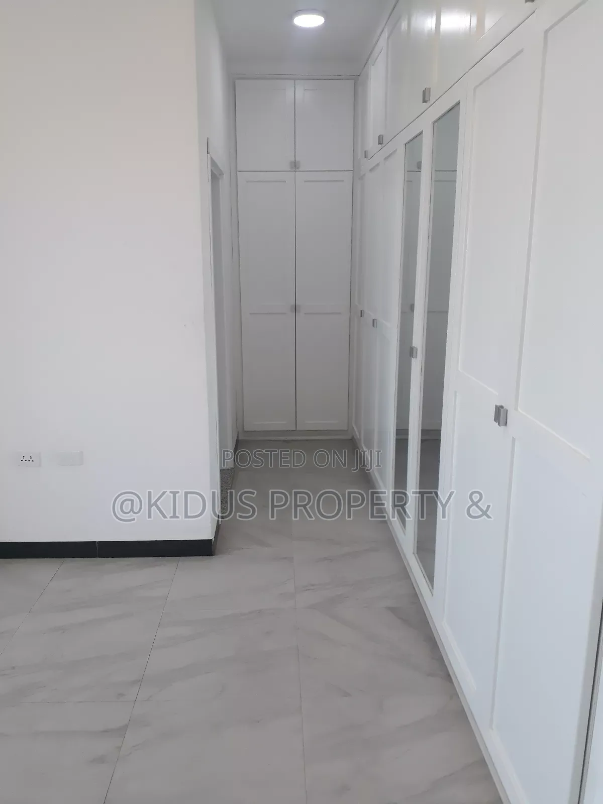 4bdrm Apartment in Lebu Medhaniyalem, Nifas Silk-Lafto for sale