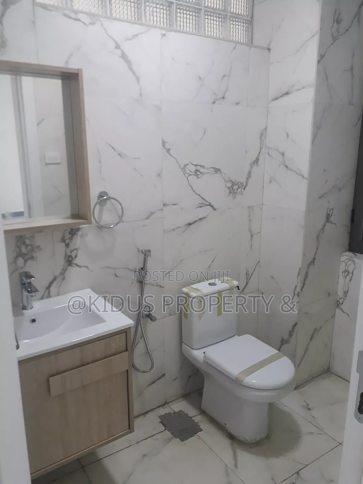 4bdrm Apartment in Lebu Medhaniyalem, Nifas Silk-Lafto for sale