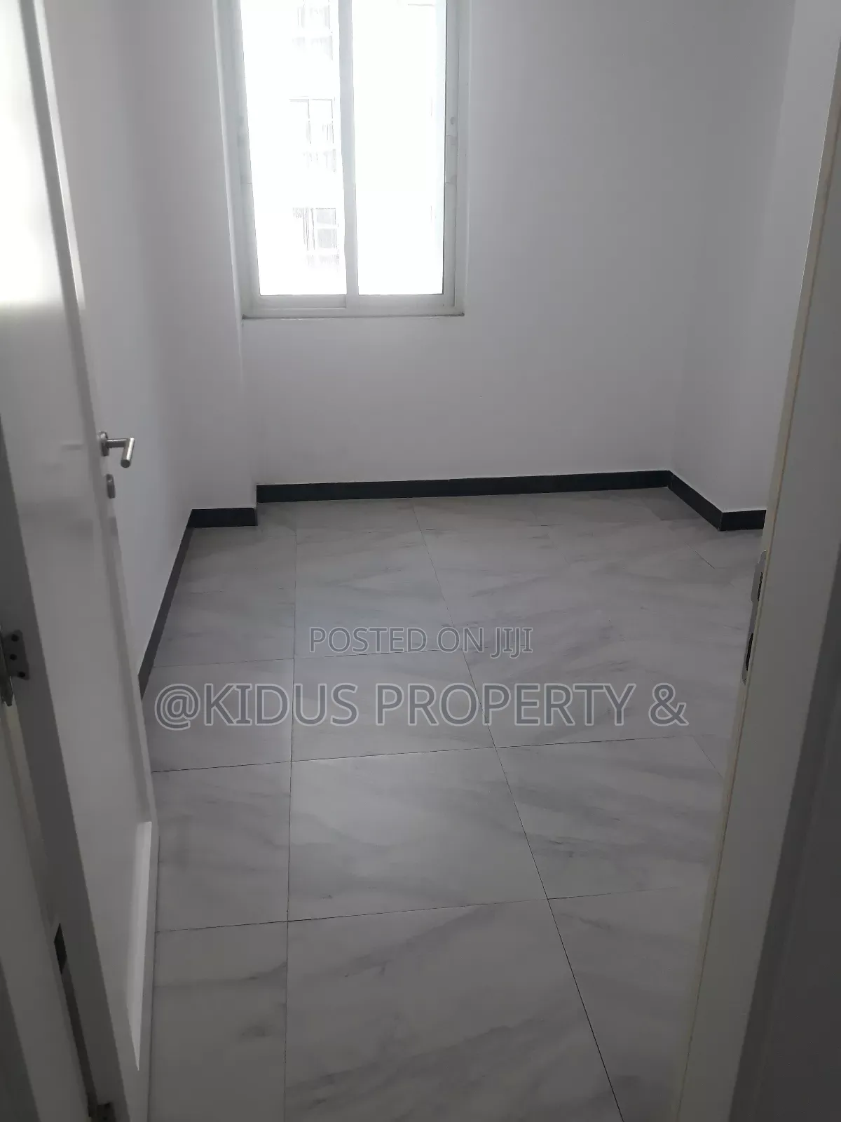 4bdrm Apartment in Lebu Medhaniyalem, Nifas Silk-Lafto for sale