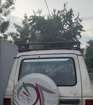 Photo - Mitsubishi Pajero 1991 Beige