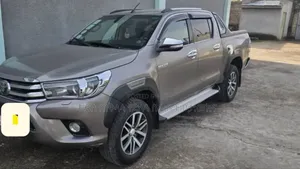 Toyota Hilux 2017 Gray
